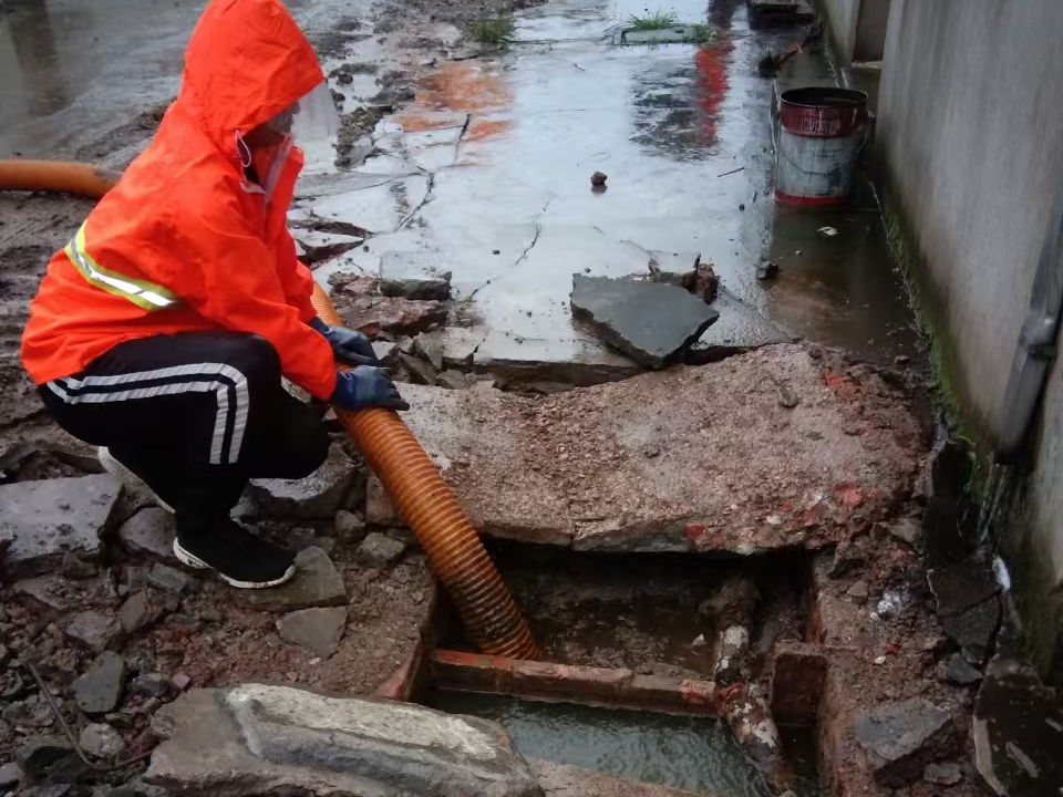 秭归专业清理污水池 炜誉市政以规范流程守护城市 “肠道”