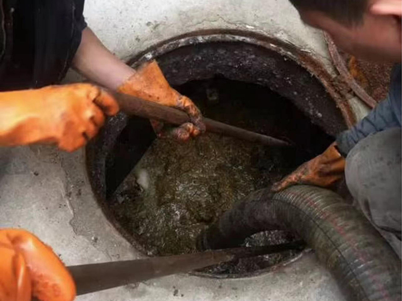 秭归清理化粪池时如何避免沼气的危害？